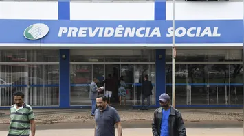 Descubra como solicitar o acréscimo de 25% no INSS para aposentados por incapacidade permanente que precisam de assistência. Veja quem tem direito.