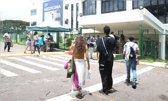 A adesão à renegociação de dívidas da graduação deve ser firmada diretamente com a instituição financeira.