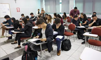 O Fies é o programa federal que oferece financiamento para quem deseja estudar em uma instituição privada de ensino superior.