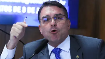 Saiba todos os detalhes sobre as acusações e investigações sobre Flávio Bolsonaro durante a pandemia, envolvendo hospitais federais e irregularidades contratuais.