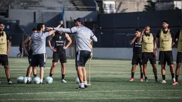 Remo volta aos treinos após folga de três dias e inicia preparação para enfrentar o Grêmio na 29ª rodada da Série A do Campeonato Brasileiro.