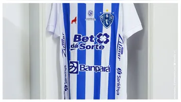 Descubra a nova Camisa Bicolor do Paysandu! Unindo tradição e paixão, veja a estreia no jogo decisivo da Série C.