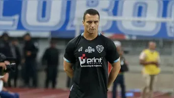 Após derrota para o Brusque, Júnior Rocha enfrenta críticas pela defesa do Paysandu