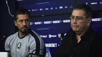 Antônio Carlos Teixeira reafirma confiança do Remo em permanecer na Série A após a apresentação de Thiago Carpini como técnico.