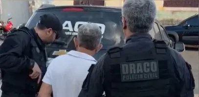 Durante a abordagem, os policiais ainda localizaram papéis que continham possíveis respostas da prova objetiva do concurso público.