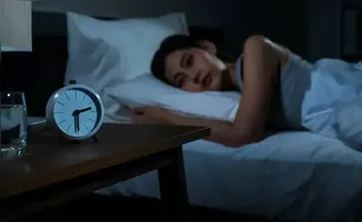 Insônia: 4 hábitos simples podem ajudar você a dormir melhor e acordar com mais disposição.