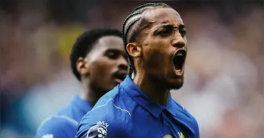 João Pedro brilhou diante de Carlo Ancelotti, marcou pelo Chelsea e ajudou os Blues a vencerem o Brighton por 4 a 3.