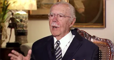 O ex-presidente José Sarney, de 96 anos, está internado em São Luís com pneumonia; segundo o hospital, ele apresenta quadro clínico estável e segue em tratamento com antimicrobianos venosos.