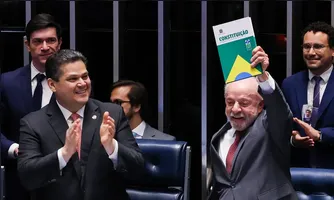 O presidente Luiz Inácio Lula da Silva rebateu nesta sexta-feira (16) críticas à aprovação do fim da escala 6x1.