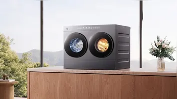A máquina permite lavar roupas de criança e de adultos em comprtimentos diferentes.