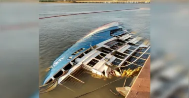 Onze anos após o naufrágio, o navio Haidar permanece parcialmente submerso no Porto de Vila do Conde, em Barcarena, onde ainda aguarda uma solução definitiva para sua retirada.