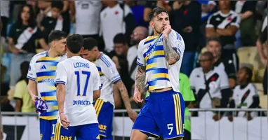 Paredes, que se recuperou em tempo recorde de uma lesão Grau 2 após tratamento com o próprio sangue, fez o gol da classificação
