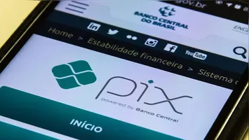 Nova regra do Pix amplia prazo de contestação para 80 dias. Entenda como isso impacta usuários e a segurança nas transações.
