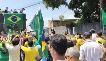 Flavio Bolsonaro esteve em Maraba´na manhã desta segunda (19)