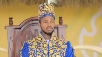 Oyo Nyimba se tornou rei em 1995, aos três anos, após a morte do pai, Rukirabasaija Patrick David Matthew Kaboyo Olimi III.