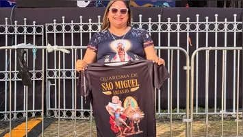 Alinny Corrêa chegou 12 horas antes do show de Frei Gilson na Praça Santuário em Belém. Entenda sua devoção e o impacto do sacerdote.