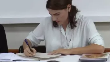 Máira Rocha é acusada de usar dados da internet em cartas |
