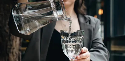 O sommelier de água é o profissional especializado em analisar sabores e características da bebida