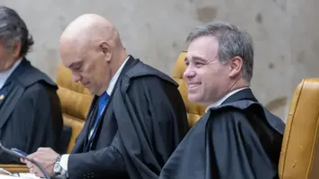 Os ministros André Mendonça e Alexandre de Moraes