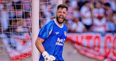 Goleiro foi destaque na campanha do acesso
