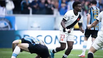 Thiago Mendes empatou o jogo que terminou com a vitória do Vasco.