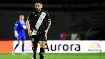 Elvis da Ponte Preta rompeu o LCA e ficará fora até 2027