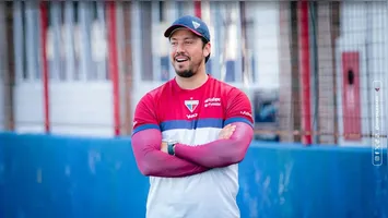 Thiago Carpini chega a Belém para comandar o Remo na luta contra o rebaixamento no Brasileirão.