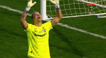 Imagem ilustrativa da notícia Fábio defende pênalti e Fluminense avança às quartas da Libertadores