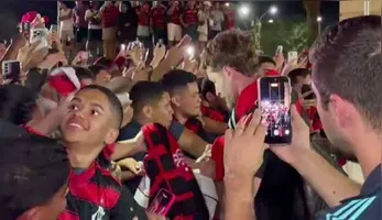 Jogadores do Flamengo são recebidos em Belém