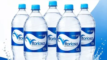Anvisa proíbe água mineral da marca Vitoriosa por contaminação.