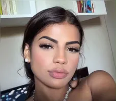 Detalhes sobre a morte da brasileira Larissa Brito na França e as investigações que se seguem.