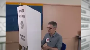 Após votar, Zema voltou a criticar a atuação do Judiciário e afirmou, segundo sua avaliação, que decisões judiciais teriam favorecido o presidente Luiz Inácio Lula da Silva (PT) durante a campanha eleitoral.