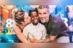 Bless faz sua estreia em novela como Cayman II na infância, em cenas de A Nobreza do Amor; a estreia de Bless em novela emocionou a mãe, Giovanna Ewbank, que acompanhou o filho durante as gravações.