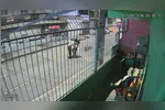 O suspeito abordou o idoso, que reagiu e acabou sendo agredido