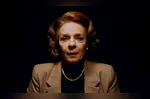Apesar das suspeitas levantadas ao longo da trama, Diná (Rosi Campos) não é a mãe biológica de Heitor.