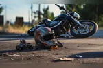 Segundo testemunhas, o motociclista foi tocado por uma carreta