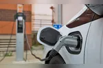 João de Deus Lobato, colunista do DOL, aponta os impactos do carregamento de carros elétricos no Brasil de forma simultânea.