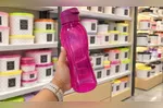 Para aproveitar as ofertas, o consumidor deve acessar a loja virtual da Tupperware, selecionar os produtos e informar o CEP para consultar as condições de entrega.