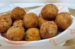 O bolinho feito com sardinha é um delicioso petisco, barato e fácil de fazer