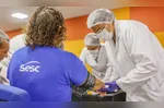 Ao longo dos dois dias, os participantes terão acesso a aferição de pressão arterial e teste de glicemia, avaliação física, orientação nutricional, vacinação, quick massage, palestras e oficinas.