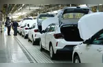 Carros e outros bens de maior valor costumam ser adquiridos a crédito, e as condições de financiamento podem influenciar a decisão de compra mesmo quando há alguma vantagem tributária.