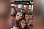 A publicação feita no Instagram mostrou as famílias do jogador e da influencer juntas.