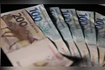 O valor médio pago varia de R$ 2,8 mil a R$ 2,9 mil, dependendo do tempo de trabalho e do salário da época.