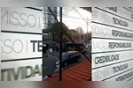 O homem morreu no local, enquanto o acompanhante recebeu atendimento médico.