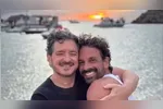 Guilherme Piva vive romance discreto com Alan Grimberg, empresário pai de 2 filhos, enquanto seu personagem enfrenta a solidão na novela.