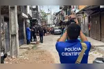 Um homem foi assassinado a tiros na passagem Moura Carvalho, Jurunas, em Belém. Polícia investiga as circunstâncias do crime.