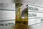 Incêndio em uma van ao lado da Igreja da Sé chama atenção durante a Trasladação do Círio 2026, em Belém.