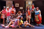 A produção é da Caixa de Teatro, com direção teatral de Lígia Coelho.
