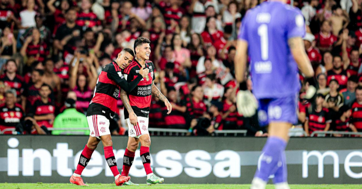 Flamengo chega a 69% de chances de conquistar o Brasileirão após vencer o Fluminense, enquanto o Palmeiras cai para 30,8%, apesar da goleada sobre o Corinthians