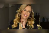 Helô Pinheiro compartilhou uma foto antiga ao lado das filhas Ticiane, Kiki e Jô e recebeu elogios pela beleza e semelhança da família.